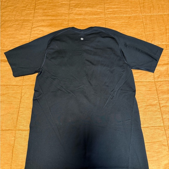 2x Lulu Lemon Men's T Shirts - Picture 3 of 9
